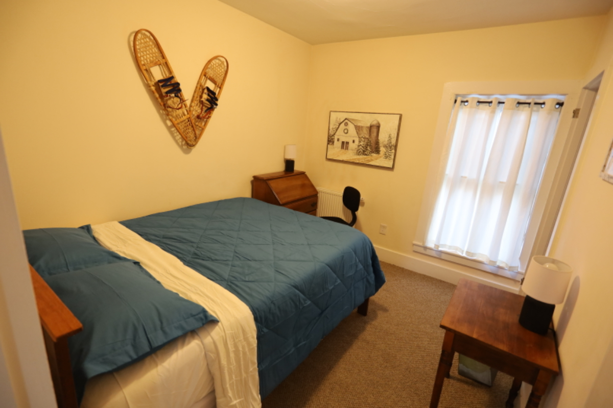 2nd floor apt near Mt Ascutney Hospital - Photo 7