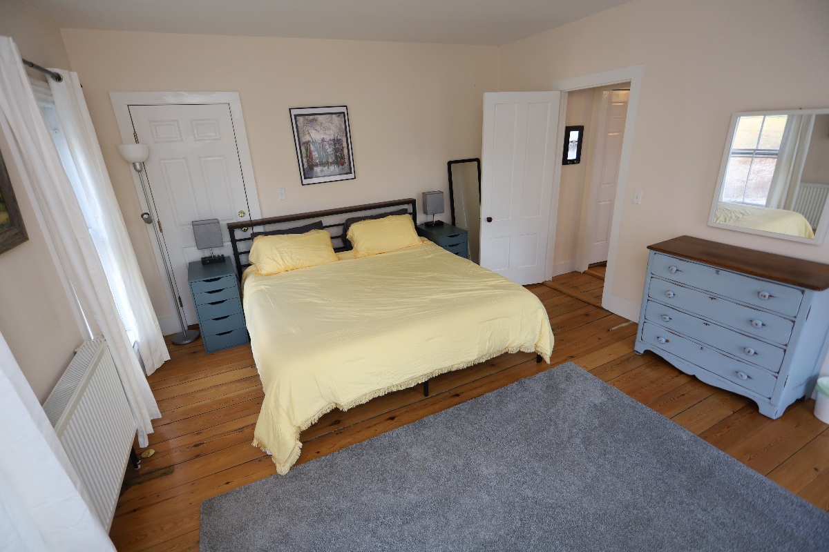 2nd floor apt near Mt Ascutney Hospital - Photo 3