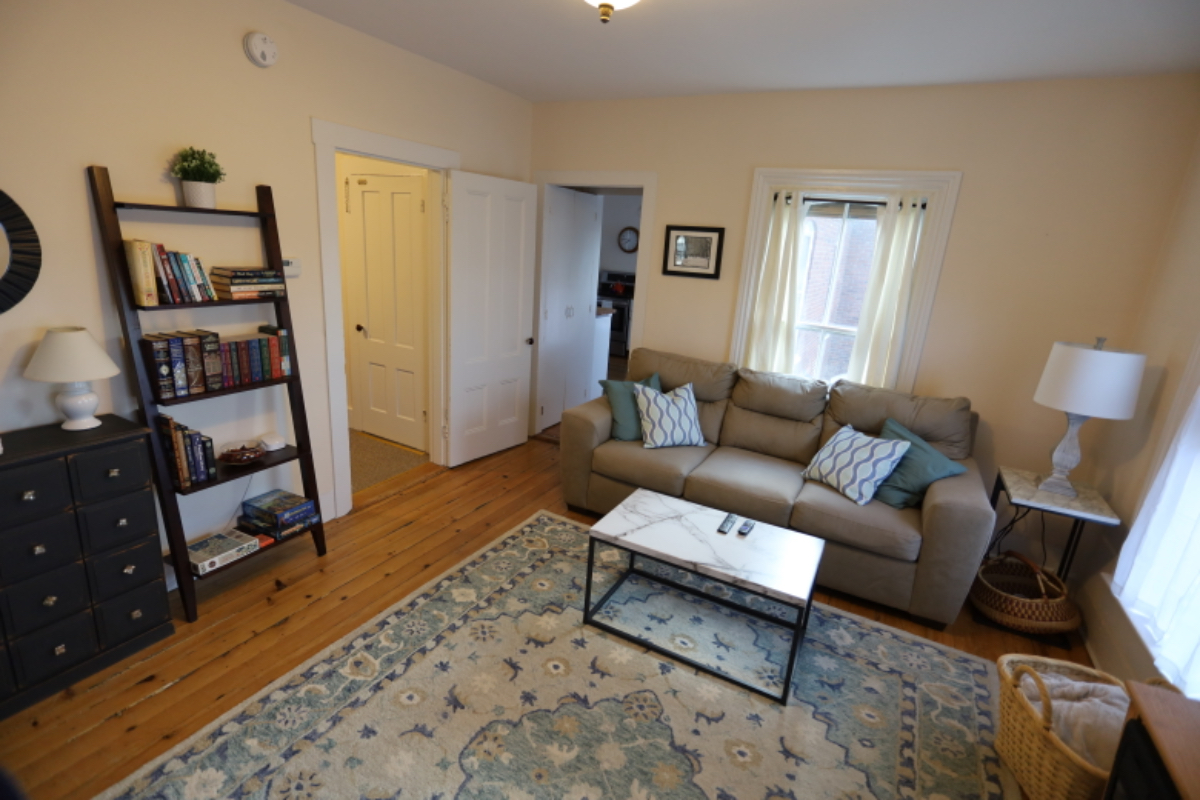 2nd floor apt near Mt Ascutney Hospital - Photo 6