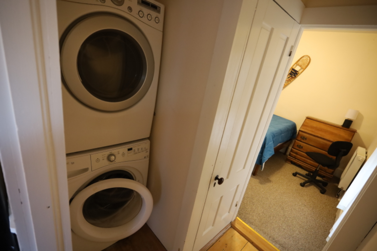 2nd floor apt near Mt Ascutney Hospital - Photo 9