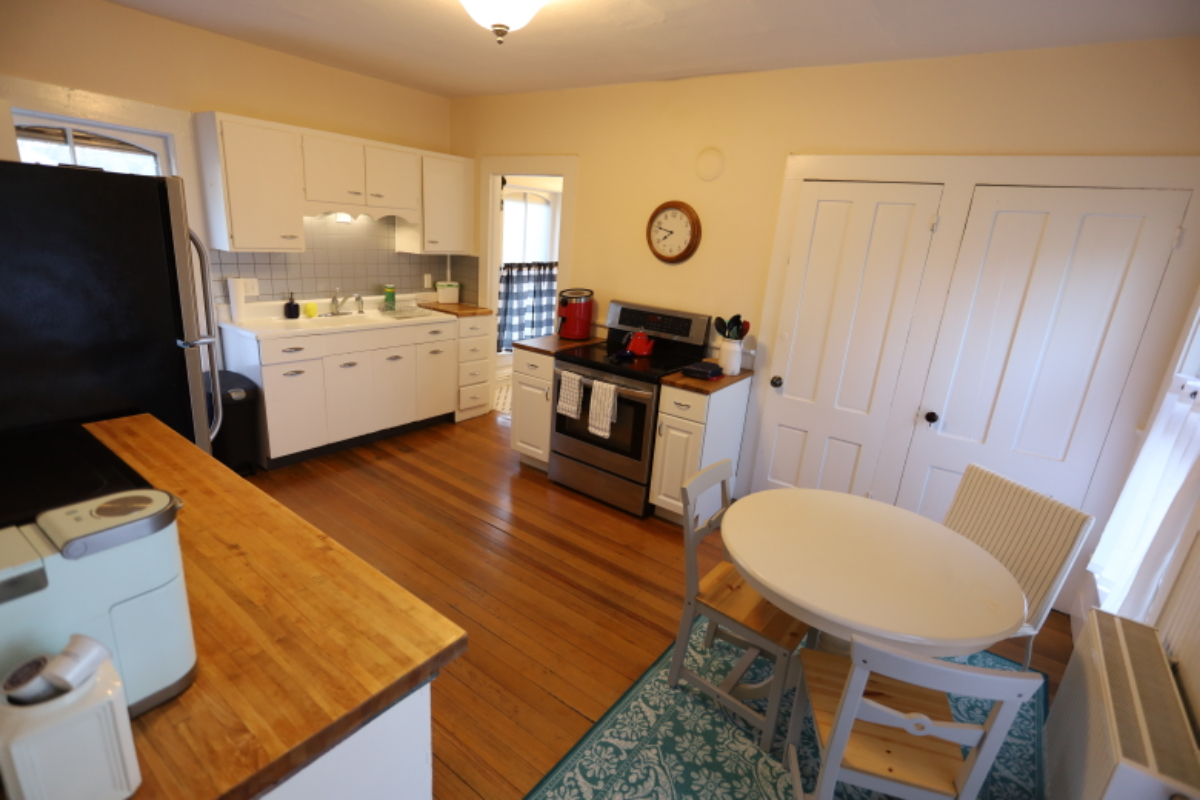 2nd floor apt near Mt Ascutney Hospital - Photo 11