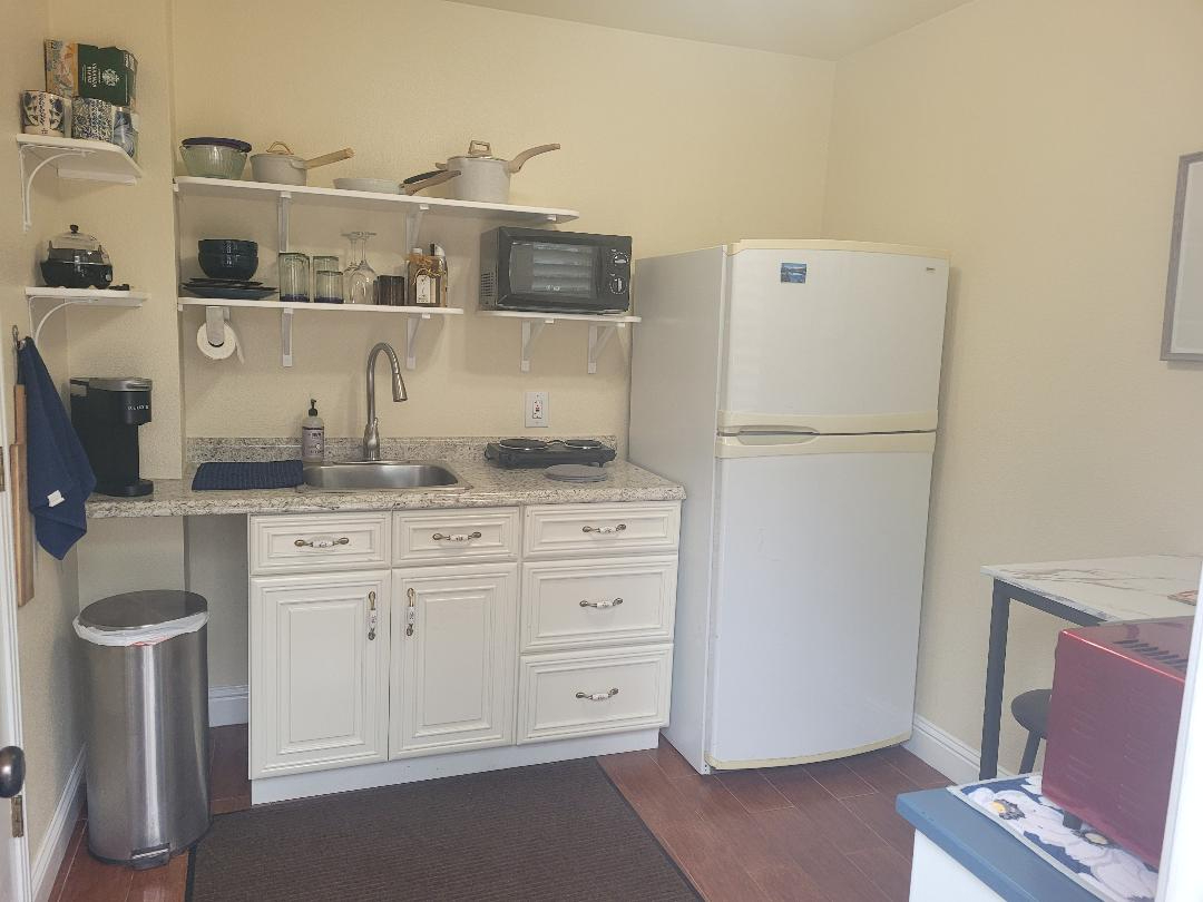 Mays Cottage - Experience Tranquil Living in a Private Cottage with Pool, Hot Tub, and Scenic Surroundings in Stockton, CA - Photo 6