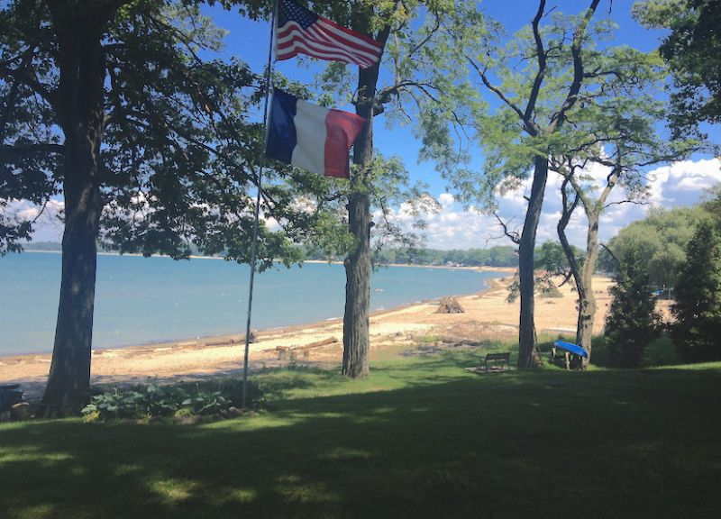 Lakefront home on Grandview Bay - Photo 1