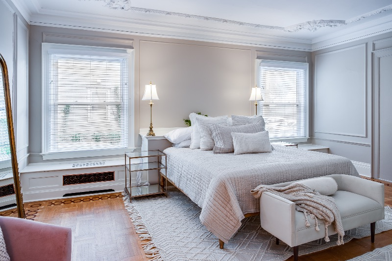 Renovated  Grand 1 Bedroom in Historic Neighborhood - Photo 2