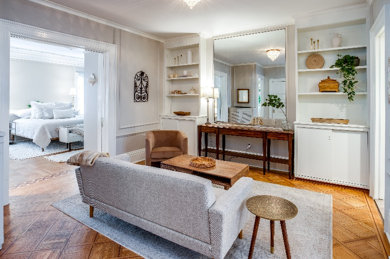 Renovated  Grand 1 Bedroom in Historic Neighborhood - Photo 10