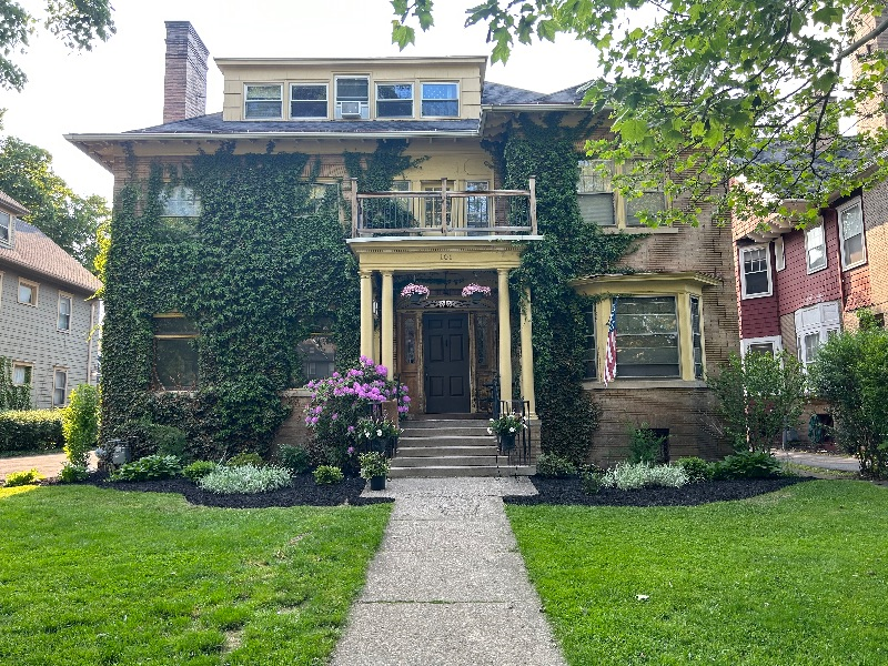 Renovated  Grand 1 Bedroom in Historic Neighborhood - Photo 11