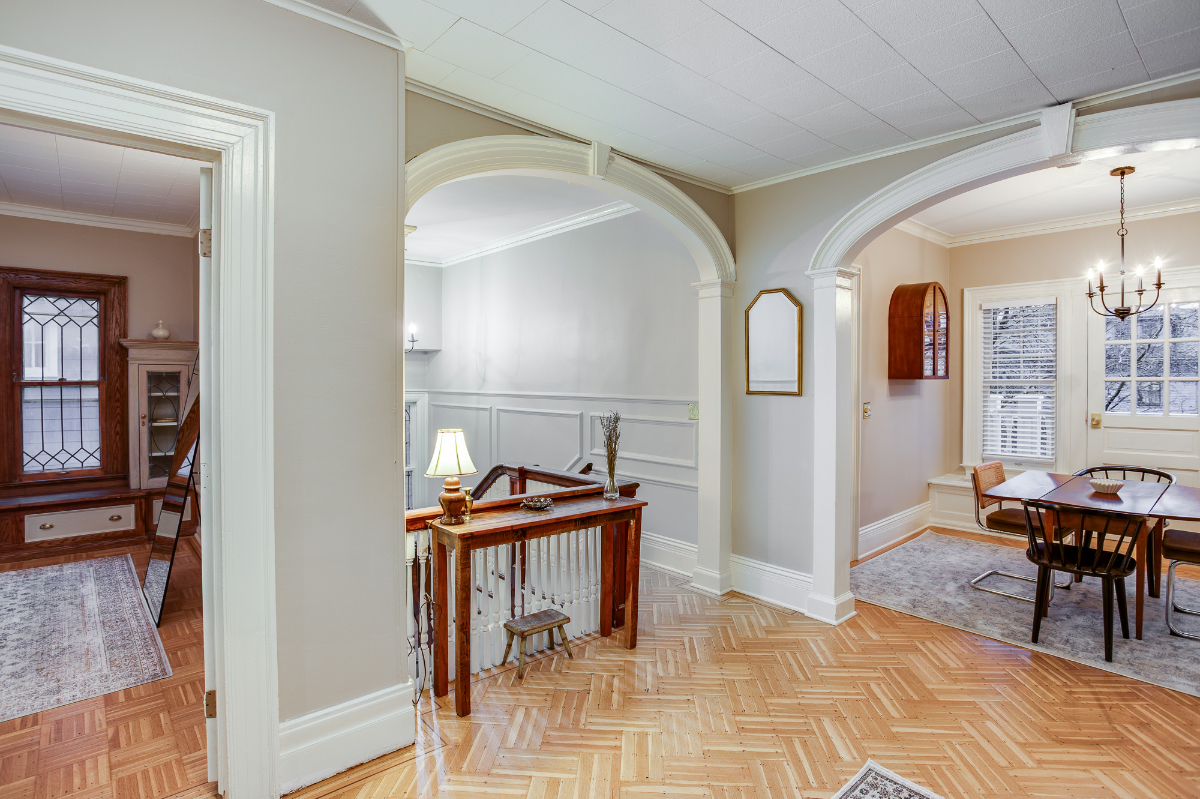 Renovated  Grand 1 Bedroom in Historic Neighborhood - Photo 6