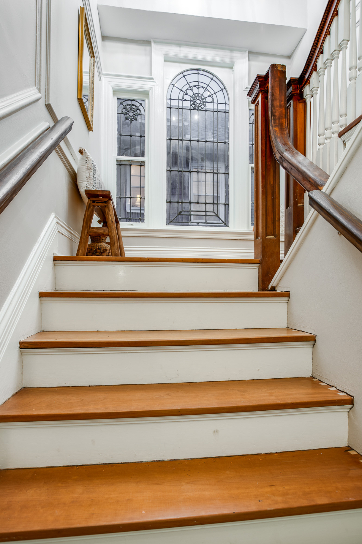 Renovated  Grand 1 Bedroom in Historic Neighborhood - Photo 8