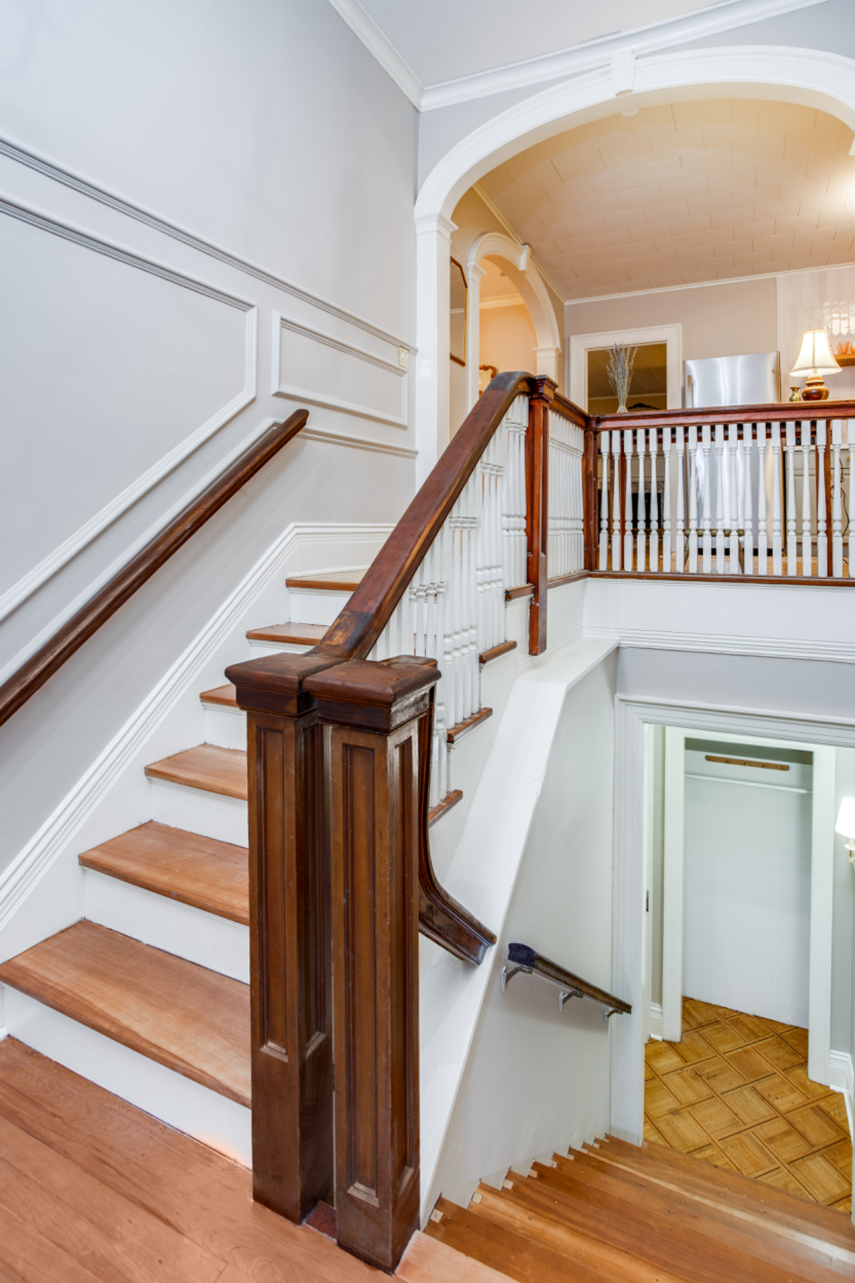 Renovated  Grand 1 Bedroom in Historic Neighborhood - Photo 10