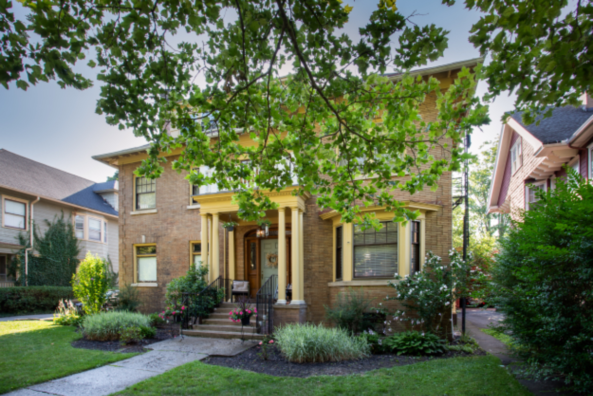 Renovated  Grand 1 Bedroom in Historic Neighborhood - Photo 6