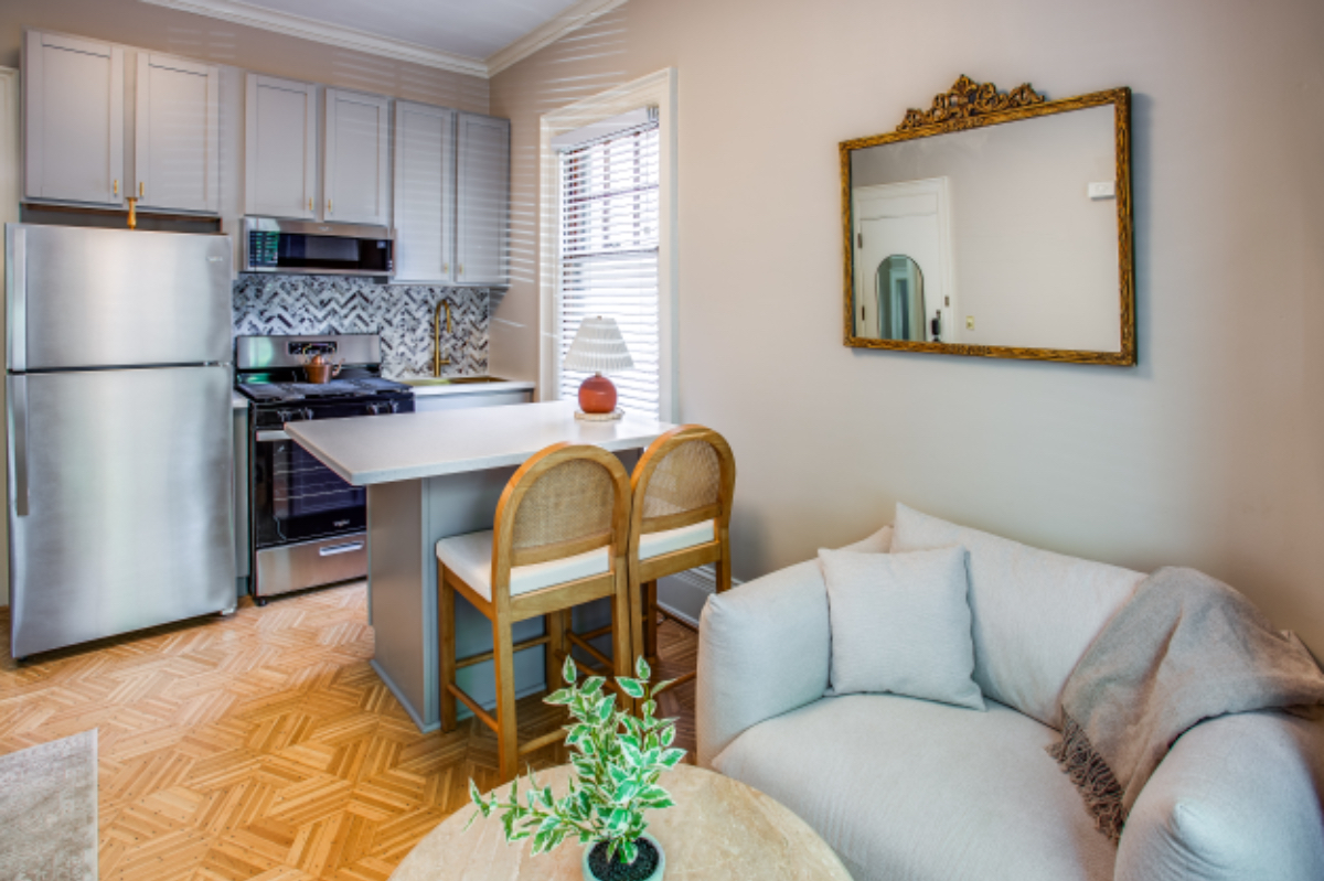 Renovated  Grand 1 Bedroom in Historic Neighborhood - Photo 7