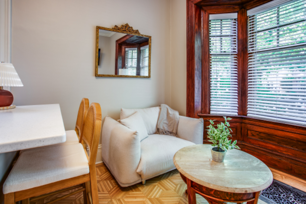 Renovated  Grand 1 Bedroom in Historic Neighborhood - Photo 8