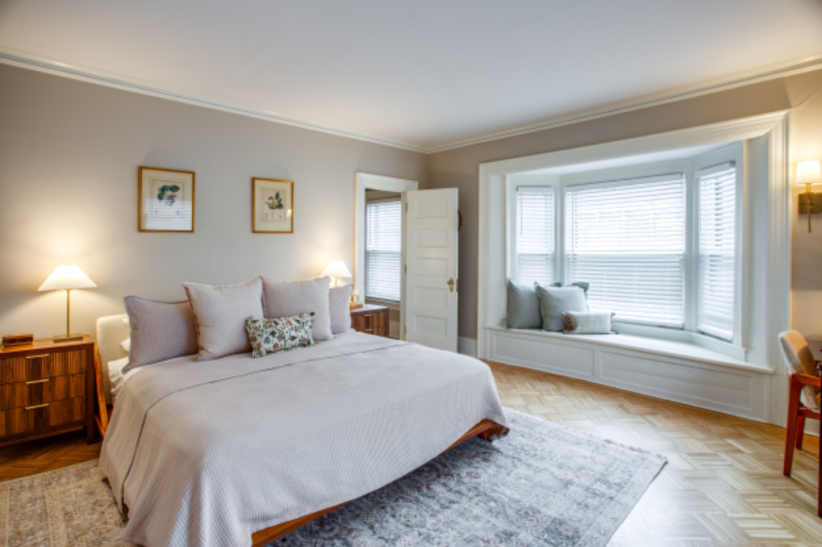 Renovated  Grand 1 Bedroom in Historic Neighborhood - Photo 10