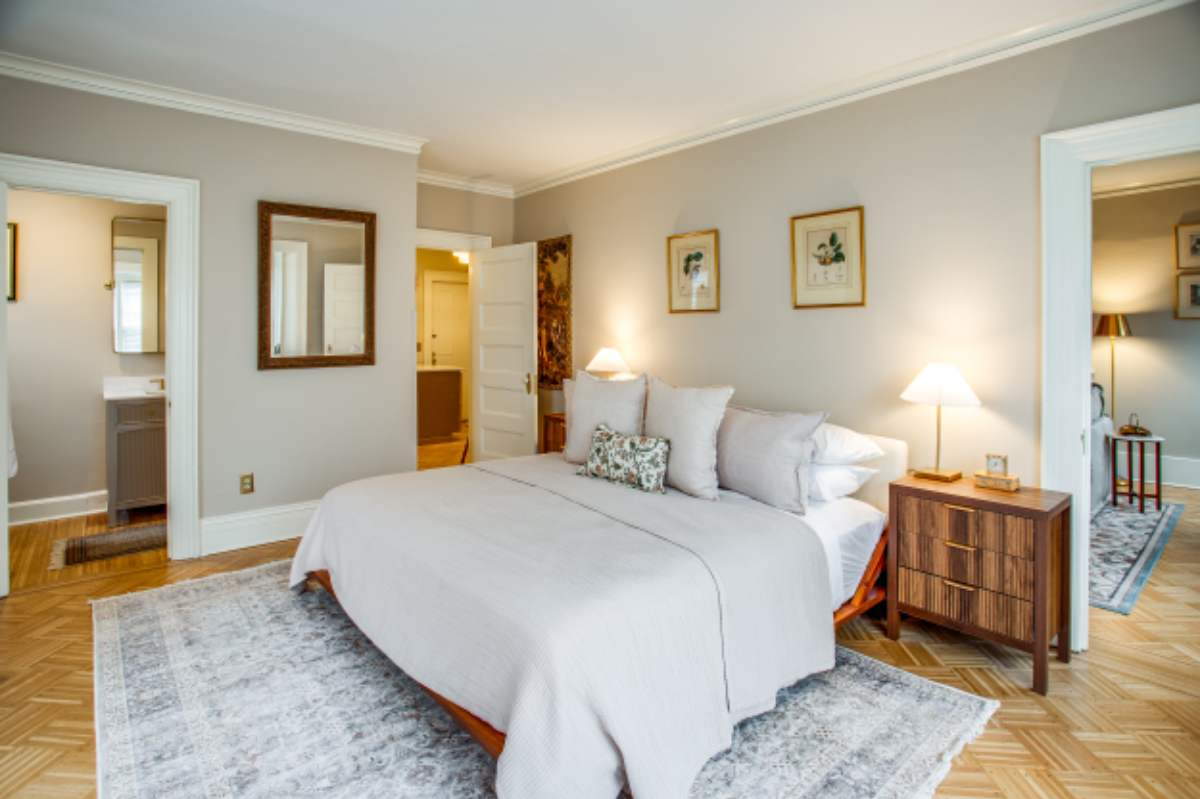 Renovated  Grand 1 Bedroom in Historic Neighborhood - Photo 11