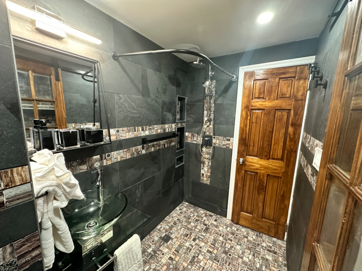 Stunning Fort Greene Haven Beautiful Apartment Ideal for Transit and Hospitals - Photo 8