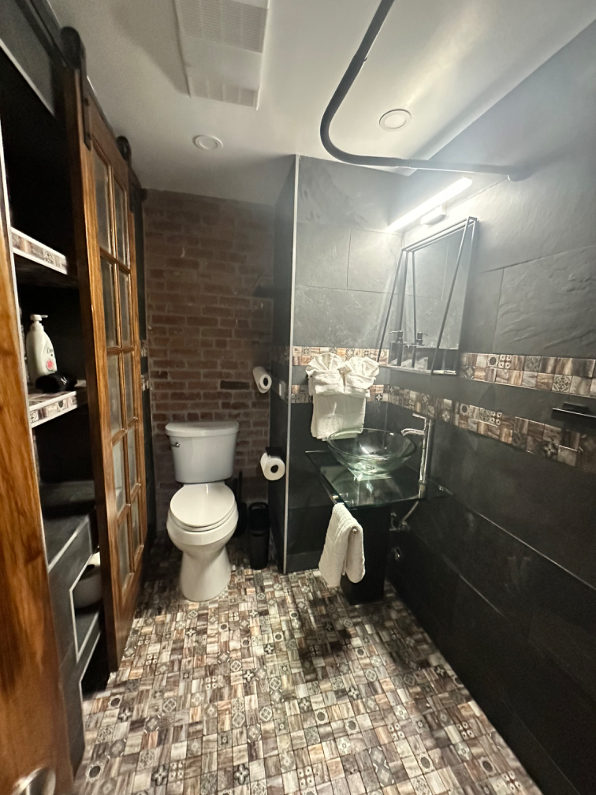 Stunning Fort Greene Haven Beautiful Apartment Ideal for Transit and Hospitals - Photo 9