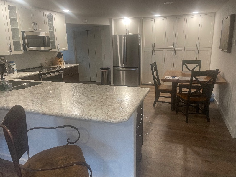 Complete renovation on a cute 2 bed 1 bath in town less than half mile from hospital - Photo 2