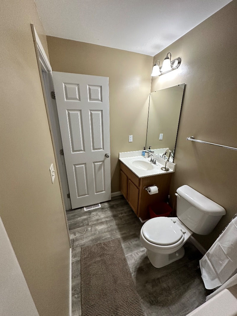 Spacious Room Available in Quiet Riverton - Photo 10