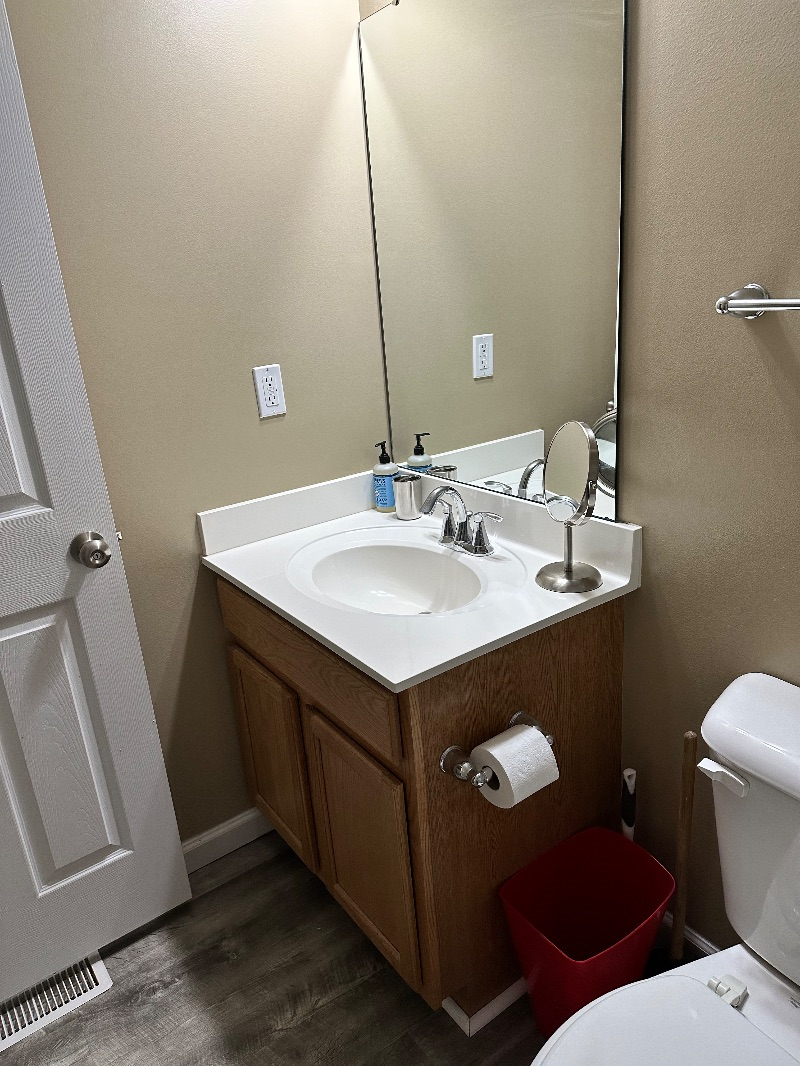 Spacious Room Available in Quiet Riverton - Photo 11