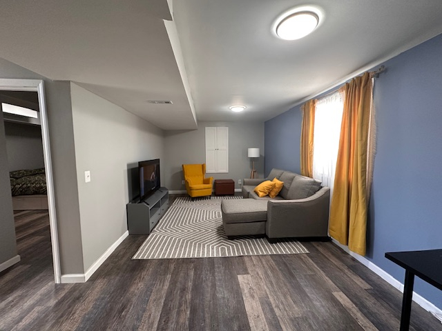 Spacious Room Available in Quiet Riverton - Photo 2