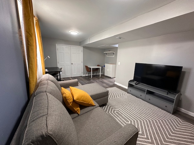 Spacious Room Available in Quiet Riverton - Photo 3