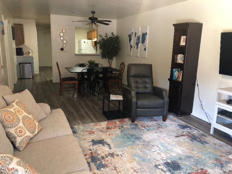 Howdy Casa - 3bedroom/2bath duplex with parking in front - Photo 2