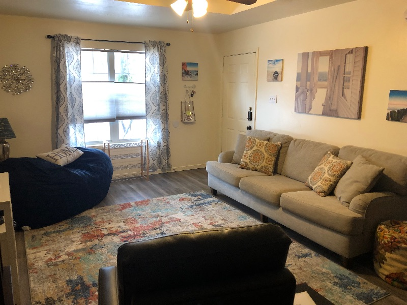 Howdy Casa - 3bedroom/2bath duplex with parking in front - Photo 3