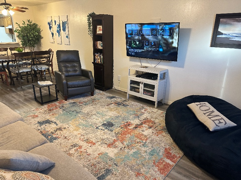 Howdy Casa - 3bedroom/2bath duplex with parking in front - Photo 8