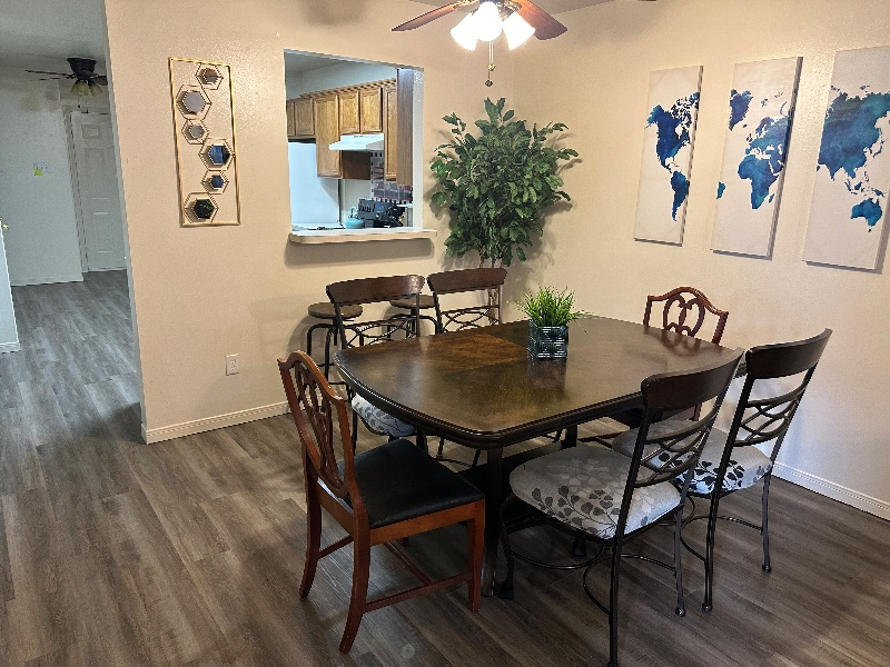 Howdy Casa - 3bedroom/2bath duplex with parking in front - Photo 10