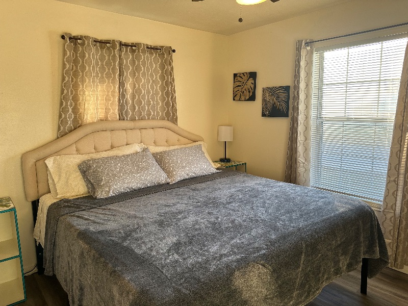 Howdy Casa - 3bedroom/2bath duplex with parking in front - Photo 11