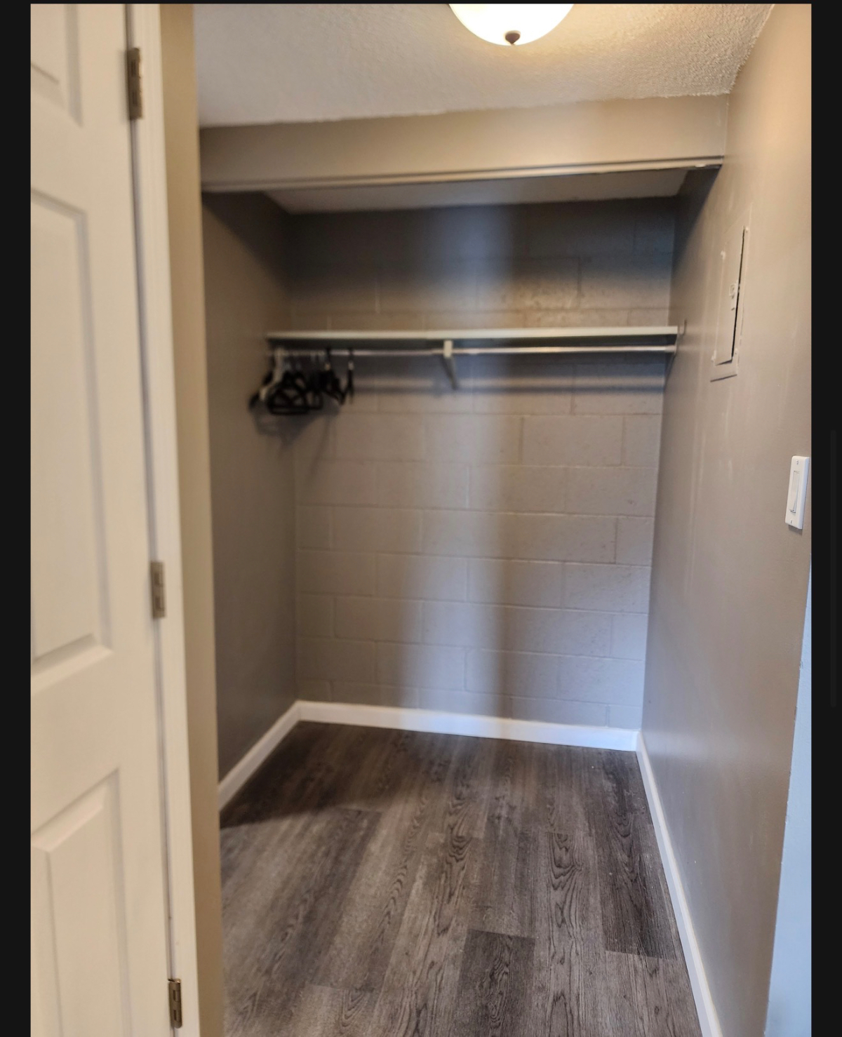 RIVERFRONT CONDO- MINUTES FROM MULTIPLE HOSPITAL SYSTEMS- WALK PATH- CAPITOL - Photo 9