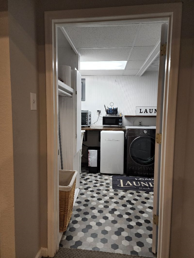 Basement Apt - Photo 2