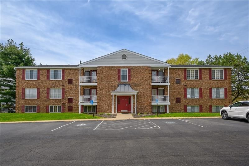 Welcome to this quiet condo in Cranberry Township | Furnished Finder