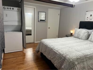 Adorable garage apartment - Photo 6