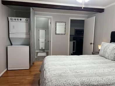 Adorable garage apartment - Photo 7