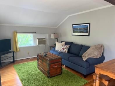 Adorable garage apartment - Photo 3