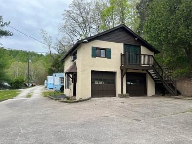 Adorable garage apartment - Photo 9