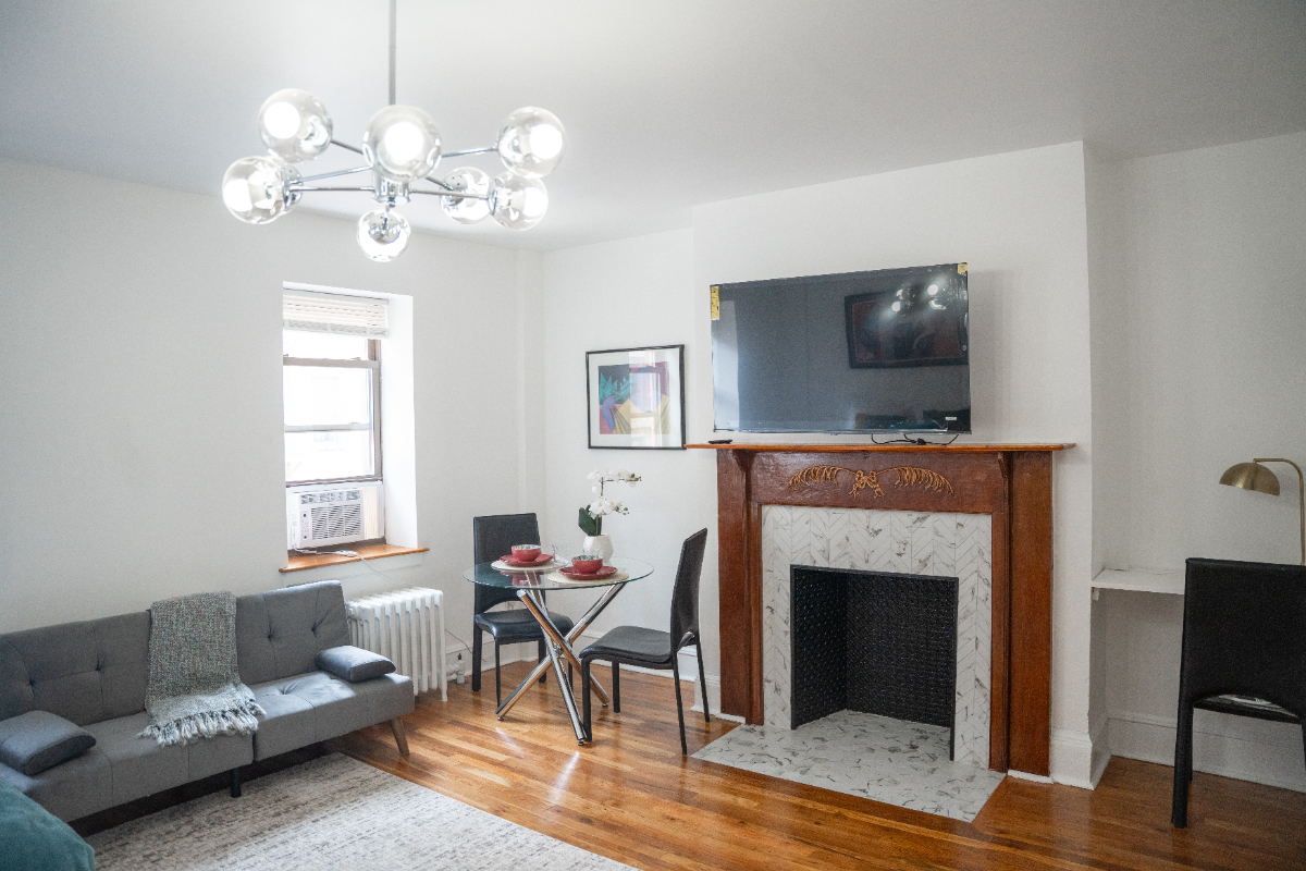 Historic Striver's Row Apartment - Photo 1