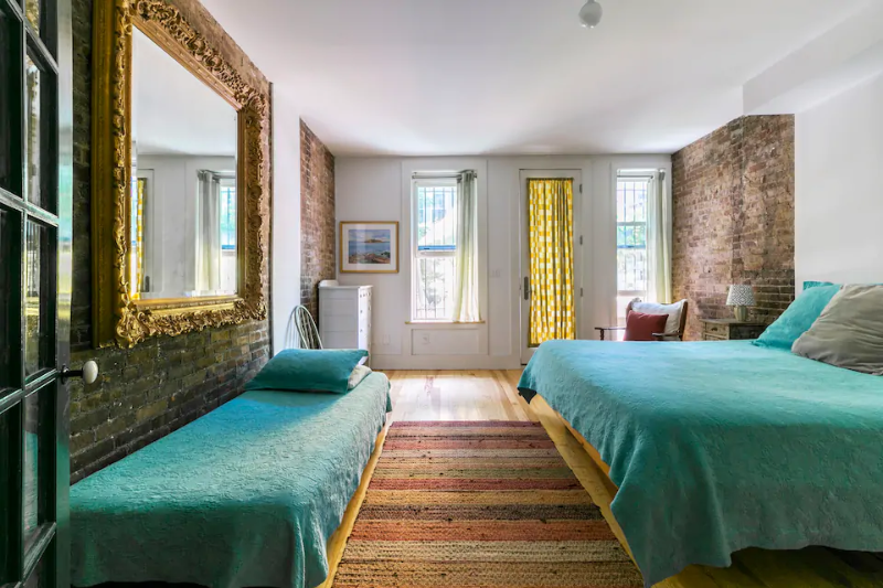 Charming garden apartment in historic brownstone on convenient beautiful block - Photo 1
