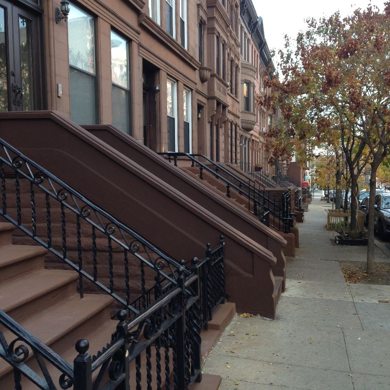Charming garden apartment in historic brownstone on convenient beautiful block - Photo 8