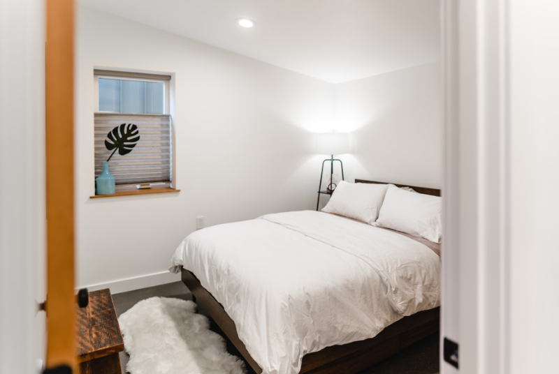 Modern Comfort In Amazing Location - Photo 3
