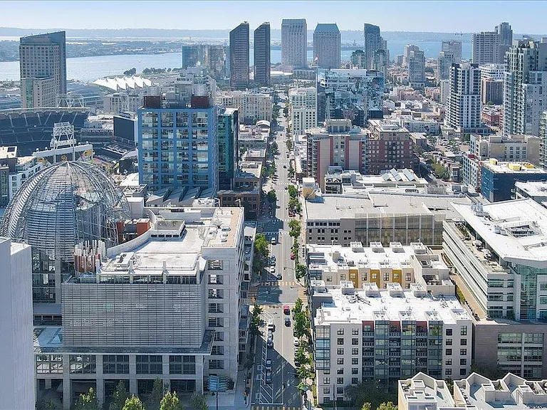 Luxurious Loft in Downtown San Diego - Movie Lovers Dream Home - Photo 5