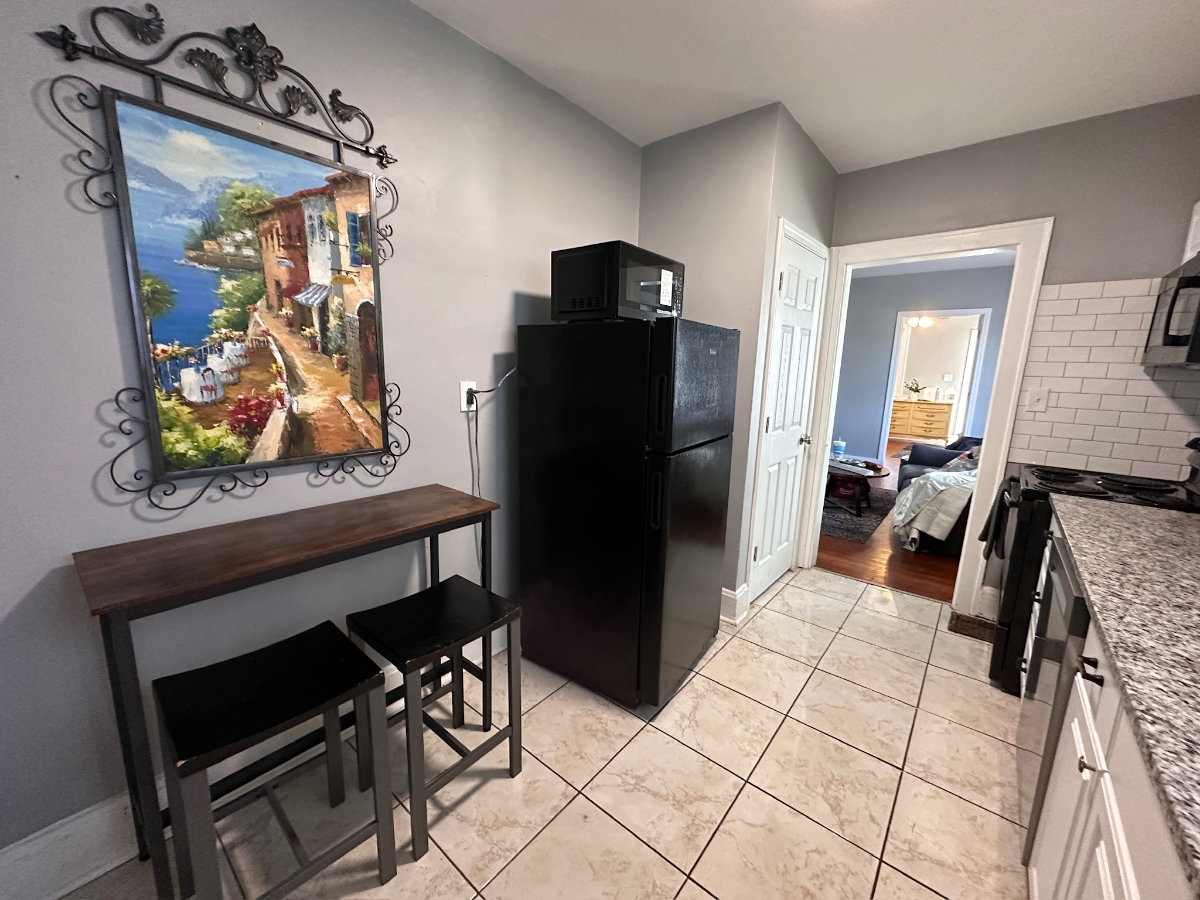 2 bedroom 1 bath near Hyde Park - Unit 1 - Photo 4