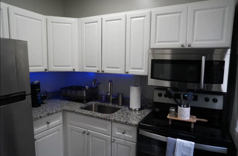 Stylish 1BR unit w/Free Parking-Walk to Metro - Photo 4