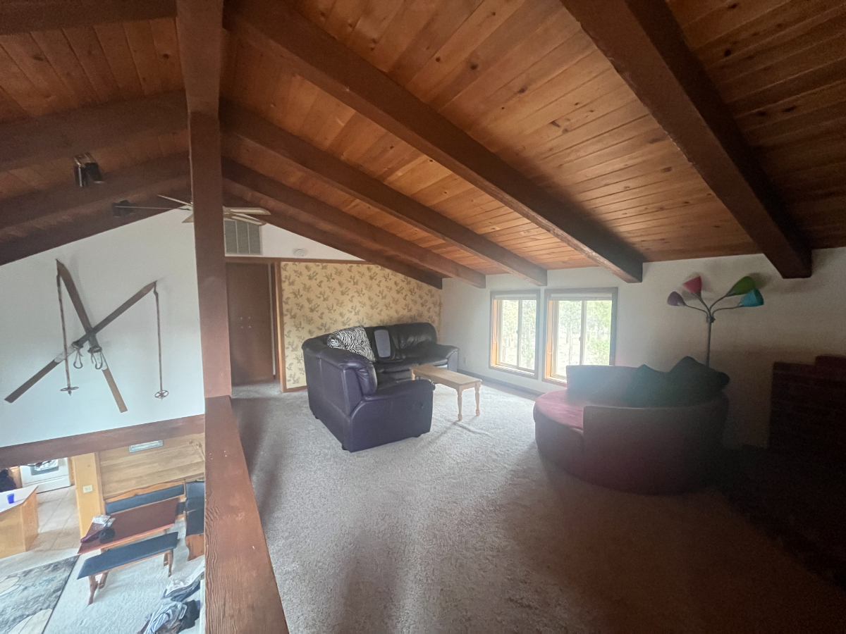 NW Bend house on wooded lot in quiet Deschutes Forest neighborhood - Photo 5