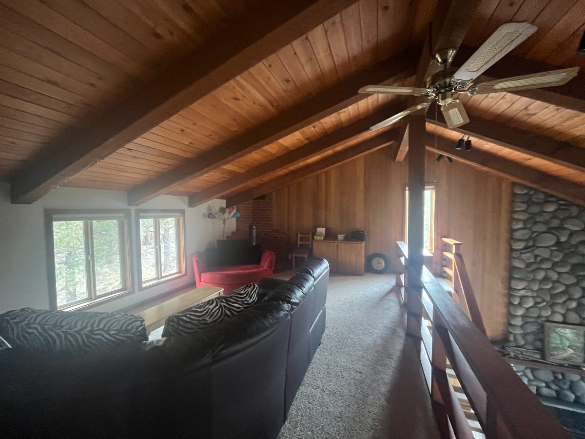 NW Bend house on wooded lot in quiet Deschutes Forest neighborhood - Photo 6