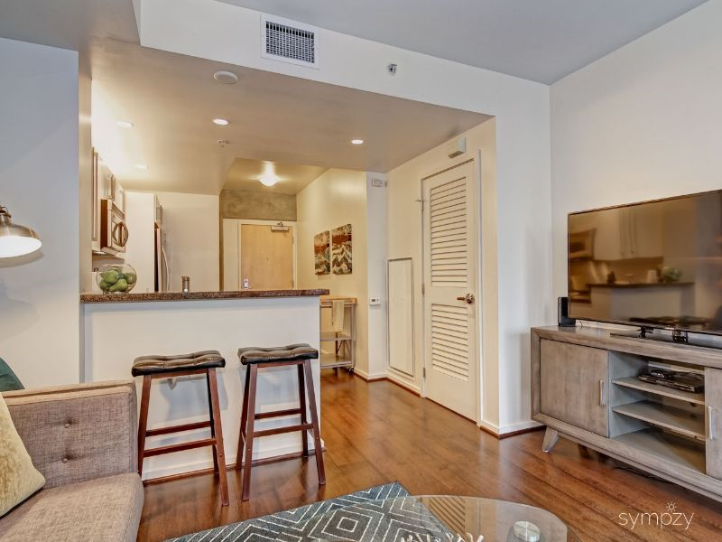 Private Downtown Condo in Trendy East Village - Photo 5