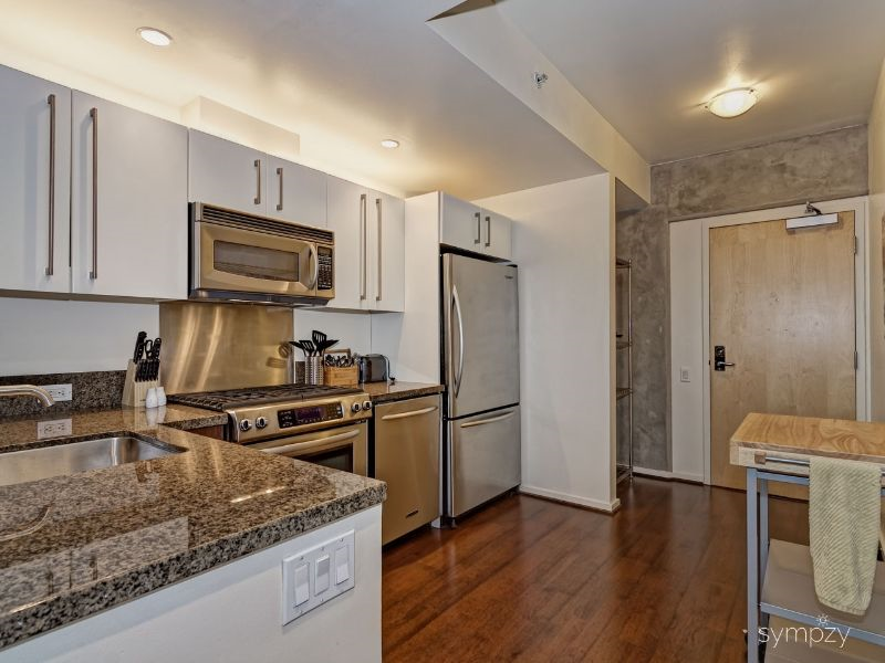 Private Downtown Condo in Trendy East Village - Photo 4