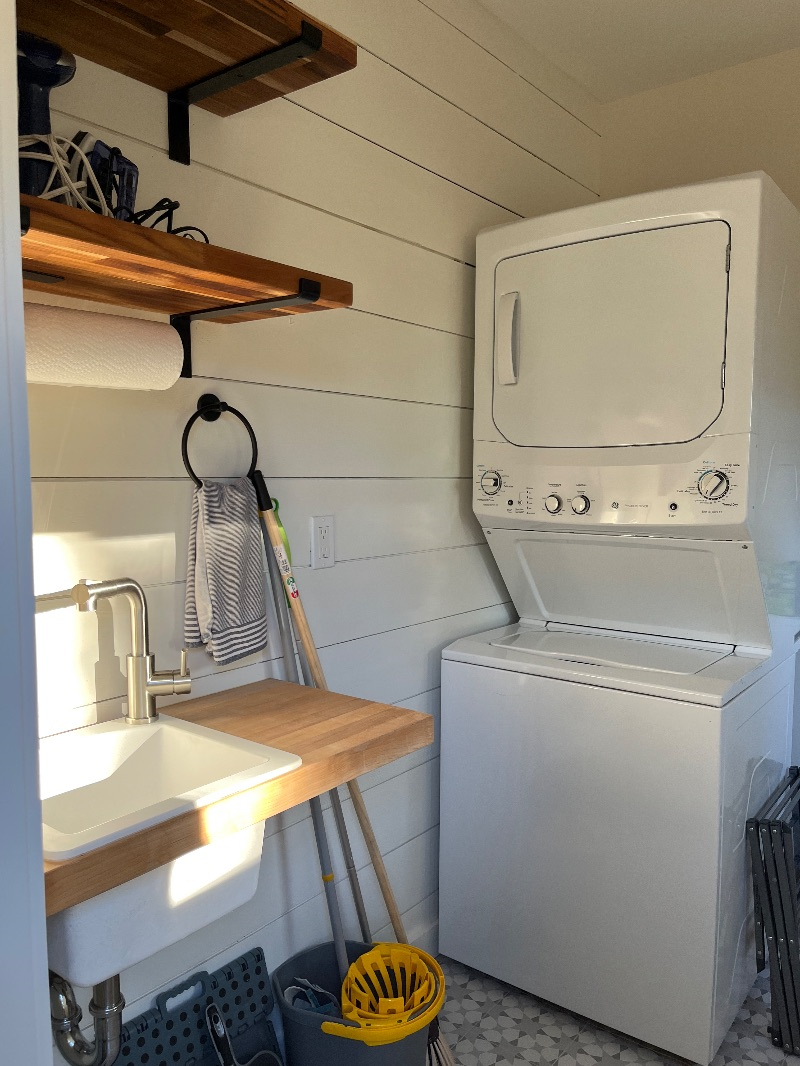 Sweet Freshly Renovated 1 bedroom cottage - Photo 2