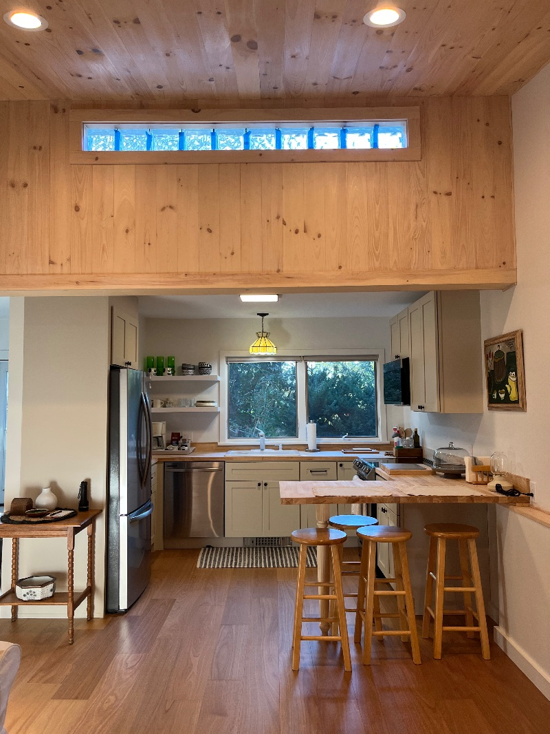 Sweet Freshly Renovated 1 bedroom cottage